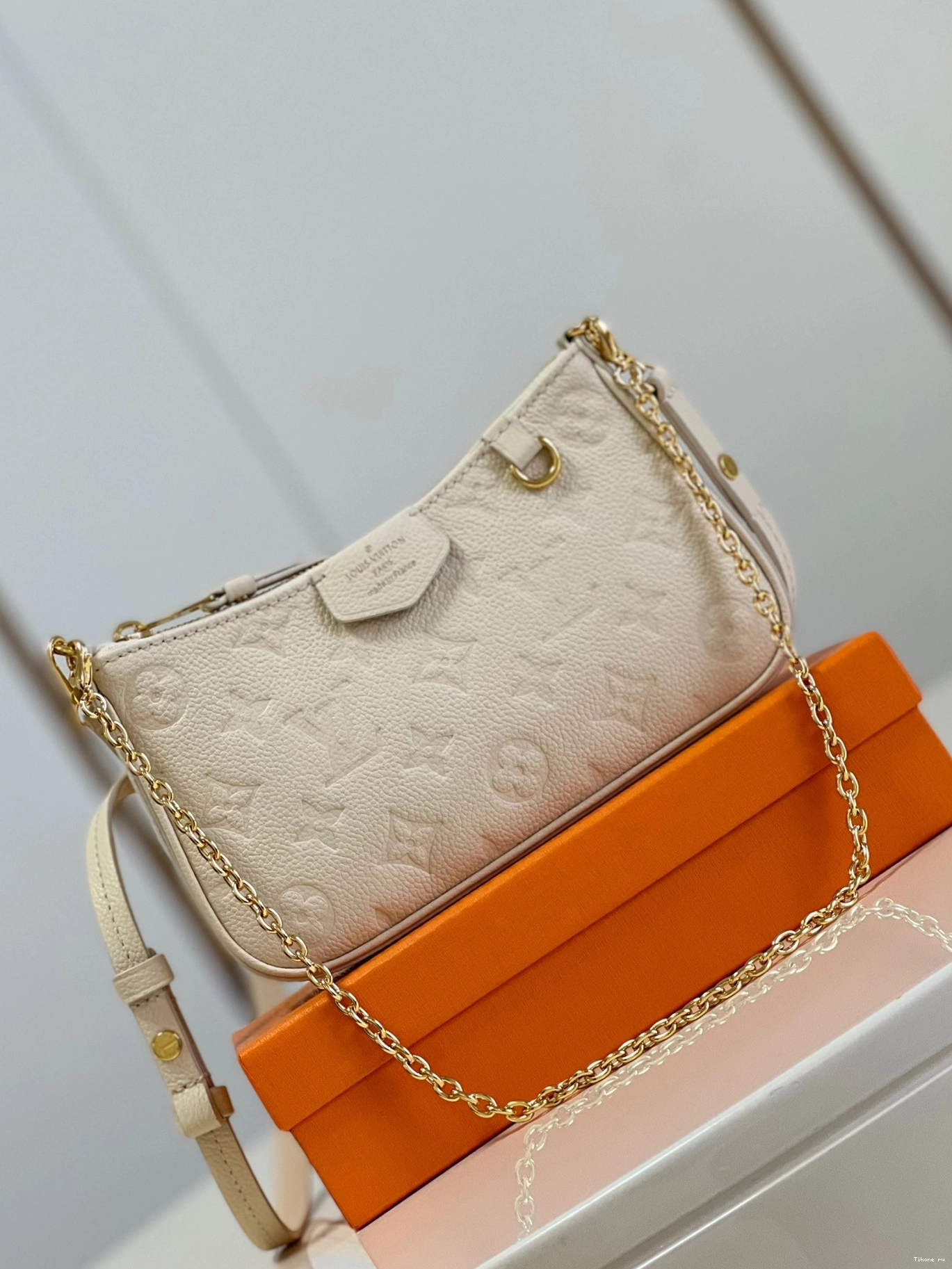 Affordable VUITTON ON LOUIS STRAP POUCH EASY 0820